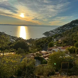 Avec Piscine Et Magnifique Vue Villa Roses