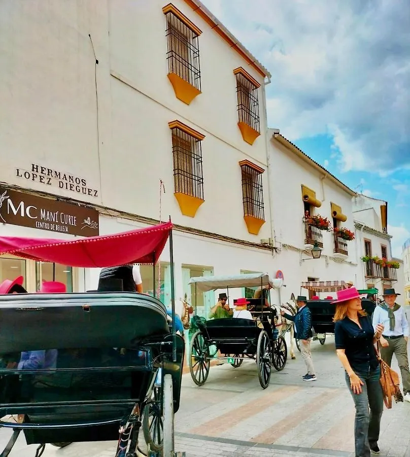 Amplio Apartamento Familiar Con Parking Privado En Pleno Centro De Cordoue
