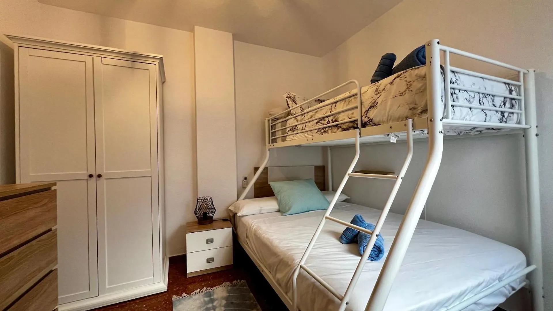 Amplio Apartamento Familiar Con Parking Privado En Pleno Centro De 科爾多瓦 0*,  西班牙